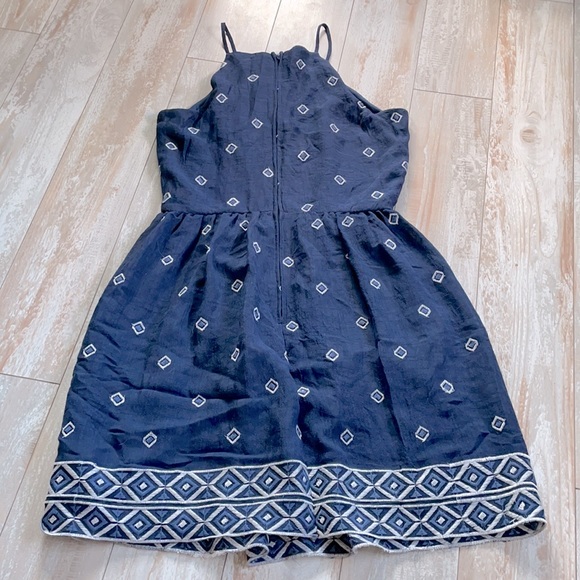 Alya dress - Picture 3 of 3